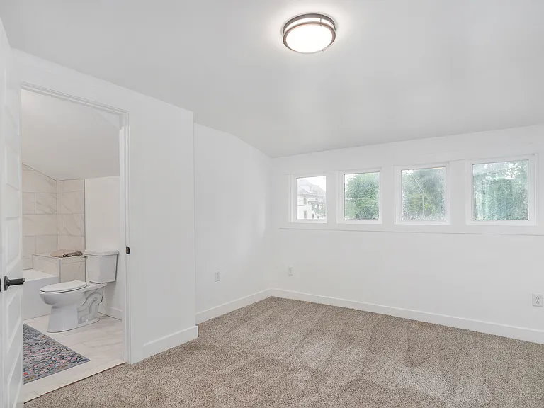 412 E Walker St — Photo 16