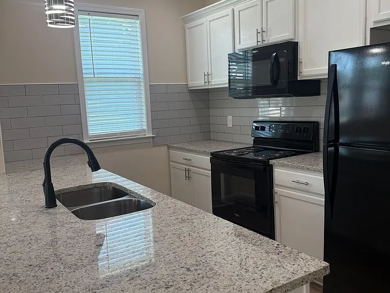 721 Black Creek Rd SE — Photo 5