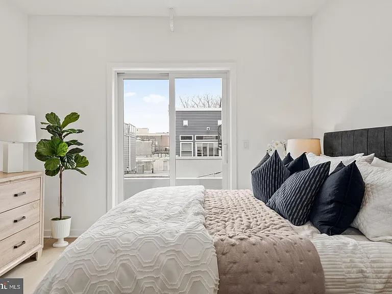 2209 Montrose St — Photo 19