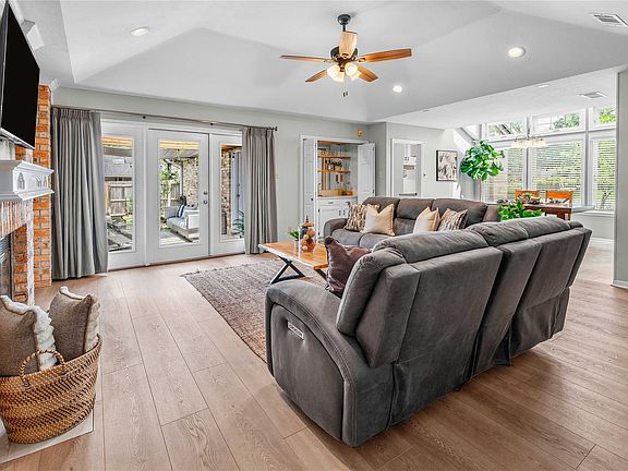 3rd image of 9217 Timber Knoll Dr