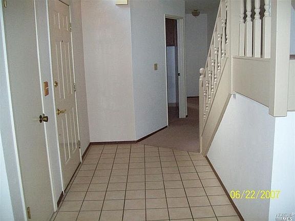 2nd image of 1048 Evergreen Ct