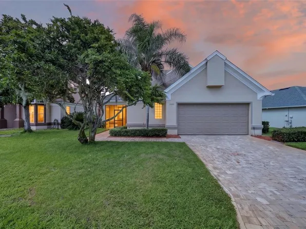 30089 Island Club Dr, Tavares, FL 32778