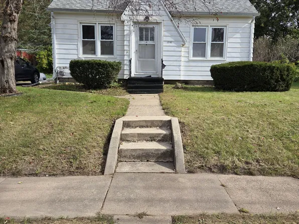1241 Hammond Ave, Waterloo, IA 50702