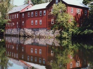 1 Pleasant St #B, North Bennington, VT 05257