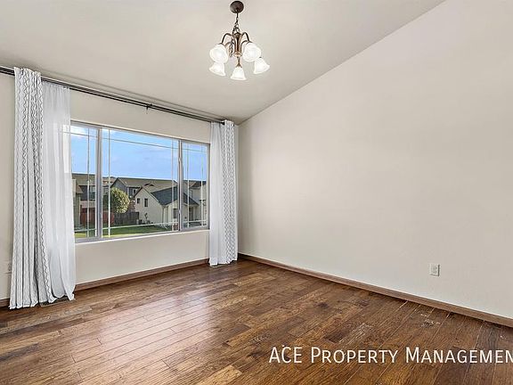 5th image of 3119 New England St