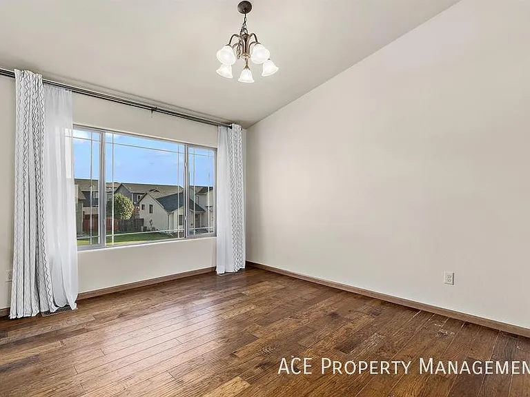 3119 New England St — Photo 5