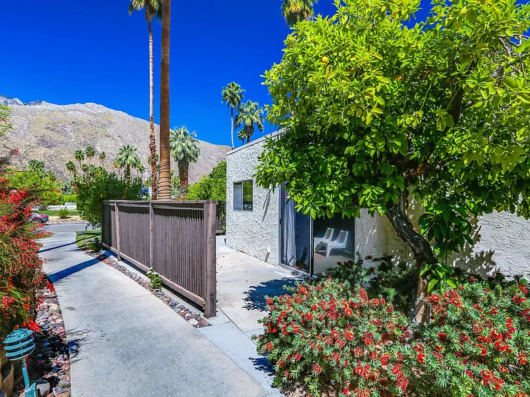 1434 S Camino Real — Photo 22