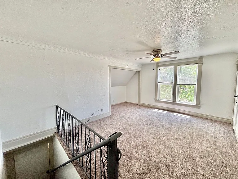 1403 E. 3rd St. — Photo 4
