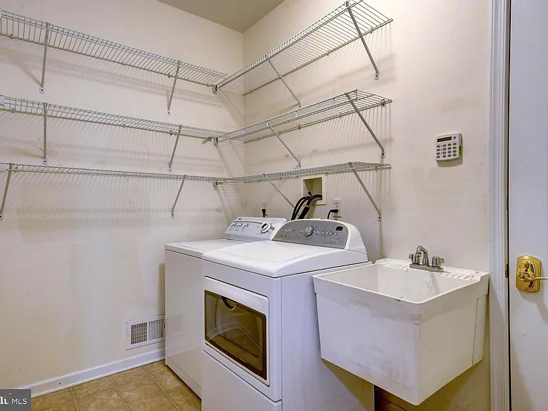 45 Lockwood Dr — Photo 27