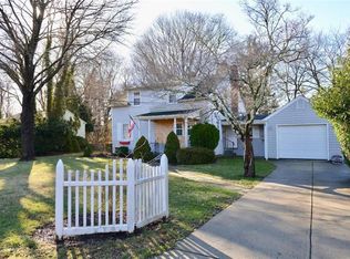 7 Middleton Rd, Bristol, RI 02809