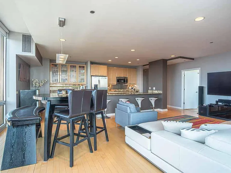 737 W Washington Blvd #1508 — Photo 6