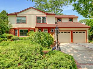 86 Country Village Ln, New Hyde Park, NY 11040