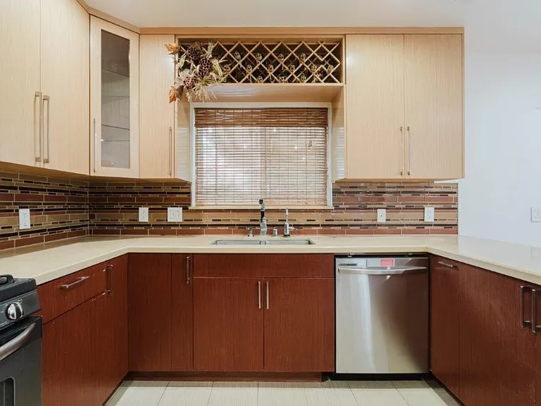 336 W Lexington Dr — Photo 16
