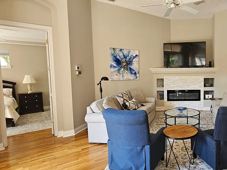 212 Island Green Dr — Photo 14