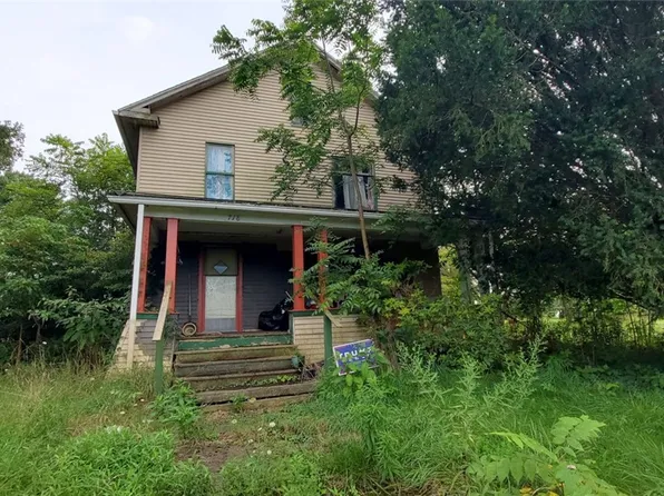 718 Fairview Rd, Petrolia, PA 16050