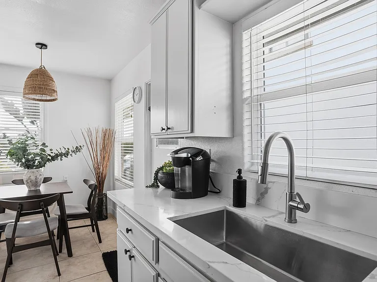 2606 Juan St — Photo 13