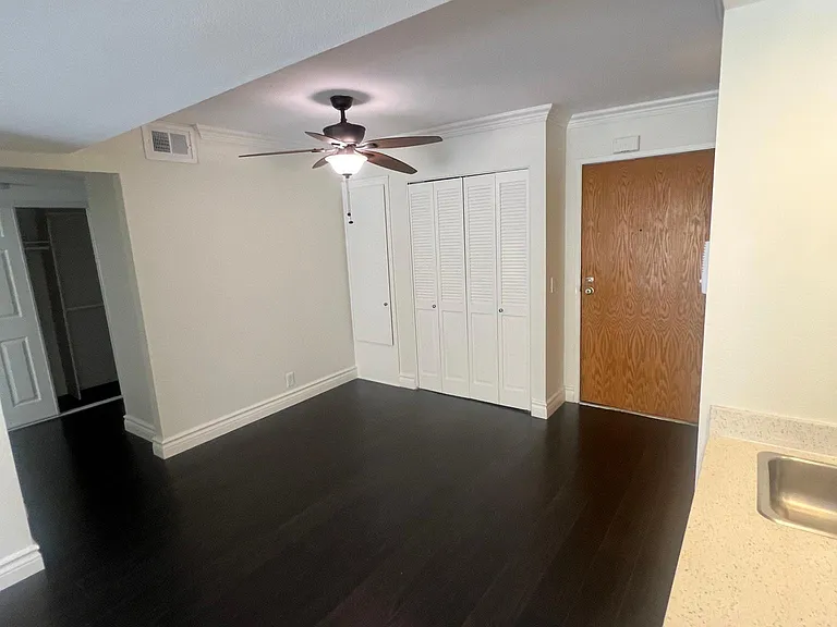 4307 Whitsett Ave #104 — Photo 23