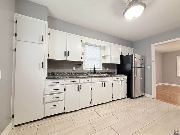 2nd image of 406 W Ash St
