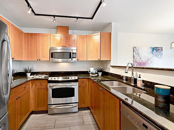 3rd image of 500 Elliott Ave W APT 301
