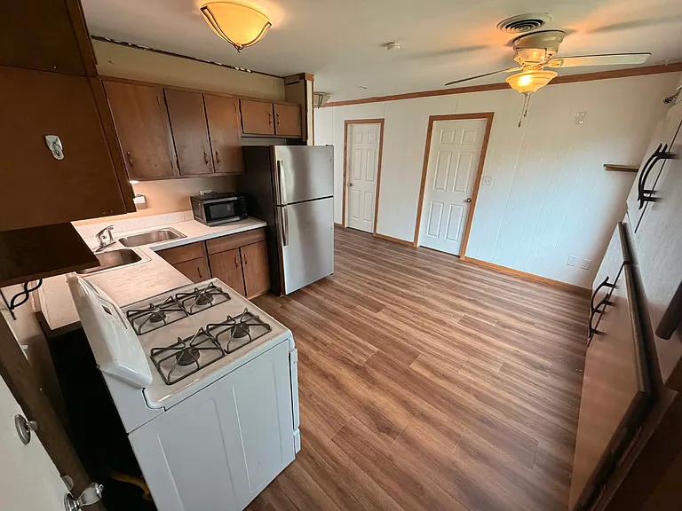 11105 McGovney St — Photo 6
