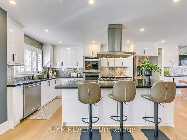 322 Mary St — Photo 11