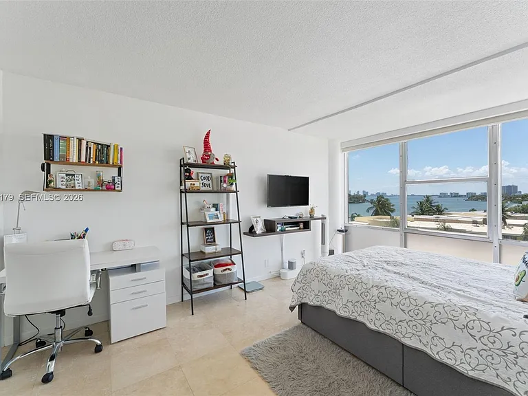 900 Bay Dr #421 — Photo 9