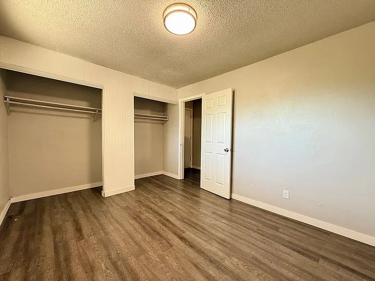 1004 S Cloverdale St — Photo 7