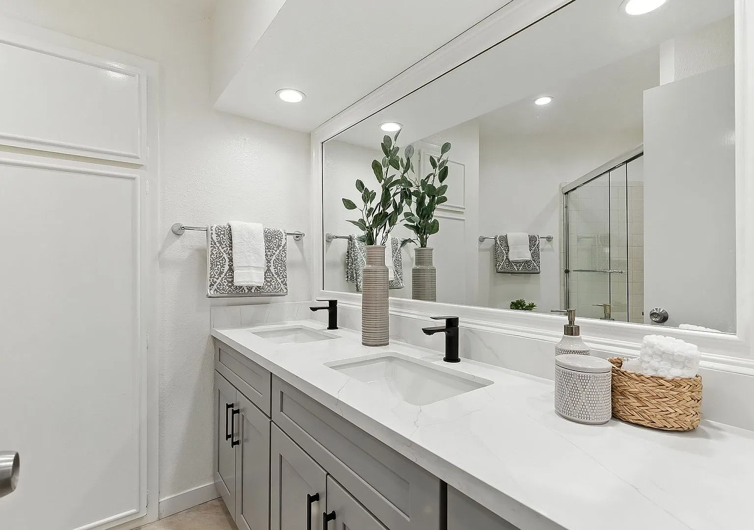 Beautifully Remodeled One-Bedroom Condo — Photo 4