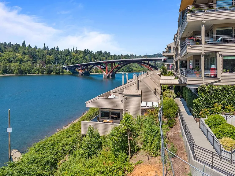 318 SE Spokane St #3 — Photo 57