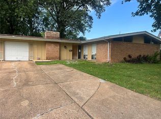 505 Ridge Dr, Florissant, MO 63033