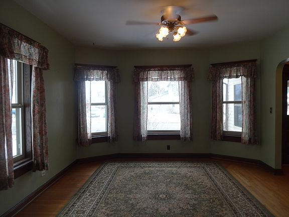 Family Room 191 sq ft