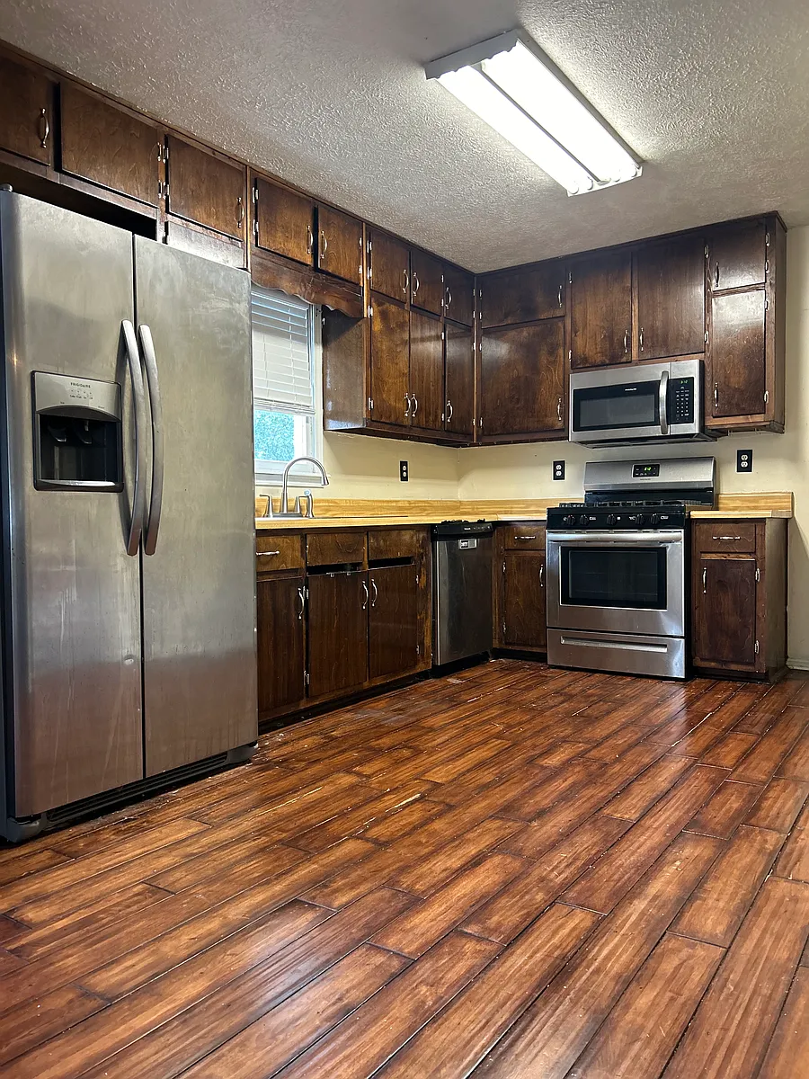 Building Photo - 3012 Pine Grove Dr