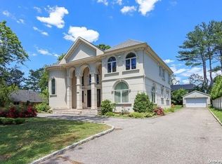 382 I U Willets Rd, Roslyn Heights, NY 11577