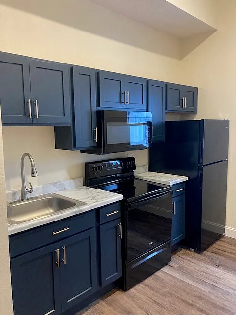 231 W Main St