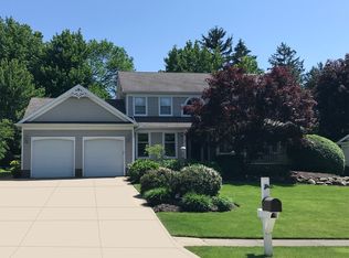 34160 Beacon Dr, Willoughby, OH 44094