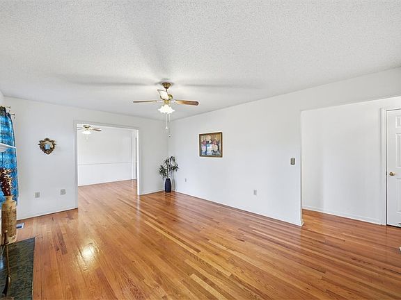 5th image of 98 Mountain View Dr