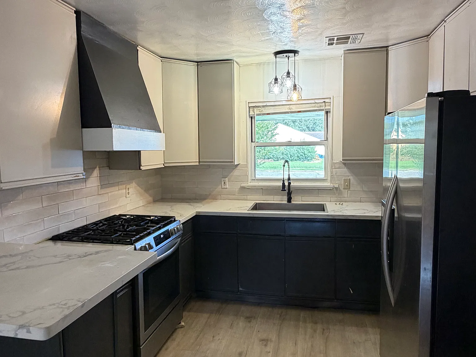 4 bed, 1950 sqft, $2,050 — Photo 2