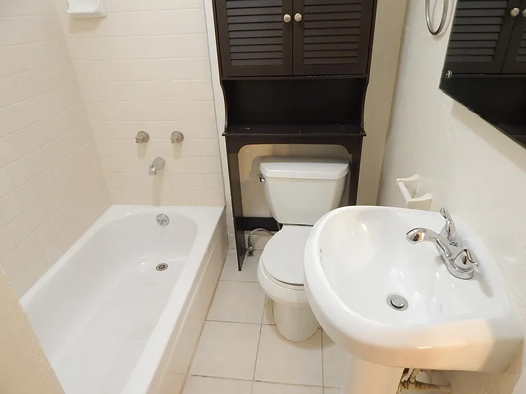809 E Tujunga Ave — Photo 20