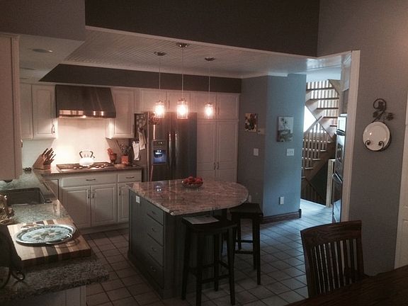 Newly remodeled kitchen : Granite counters, stainless steel appliances, stainless garden sink, doubl