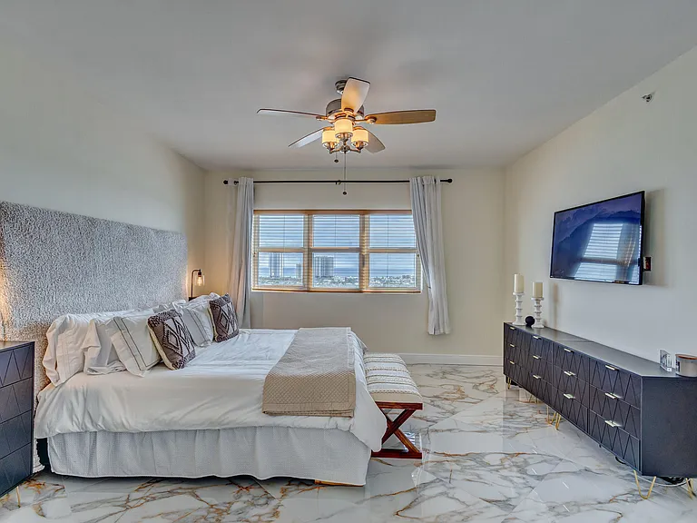 2640 Lake Shore Dr #2014 — Photo 30
