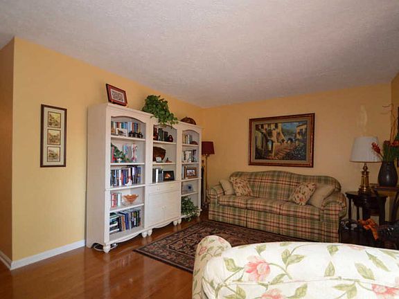 3rd image of 151 Gardiner Lake Rd