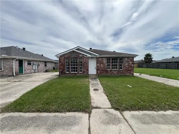 9102 Titans St, Chalmette, LA 70043