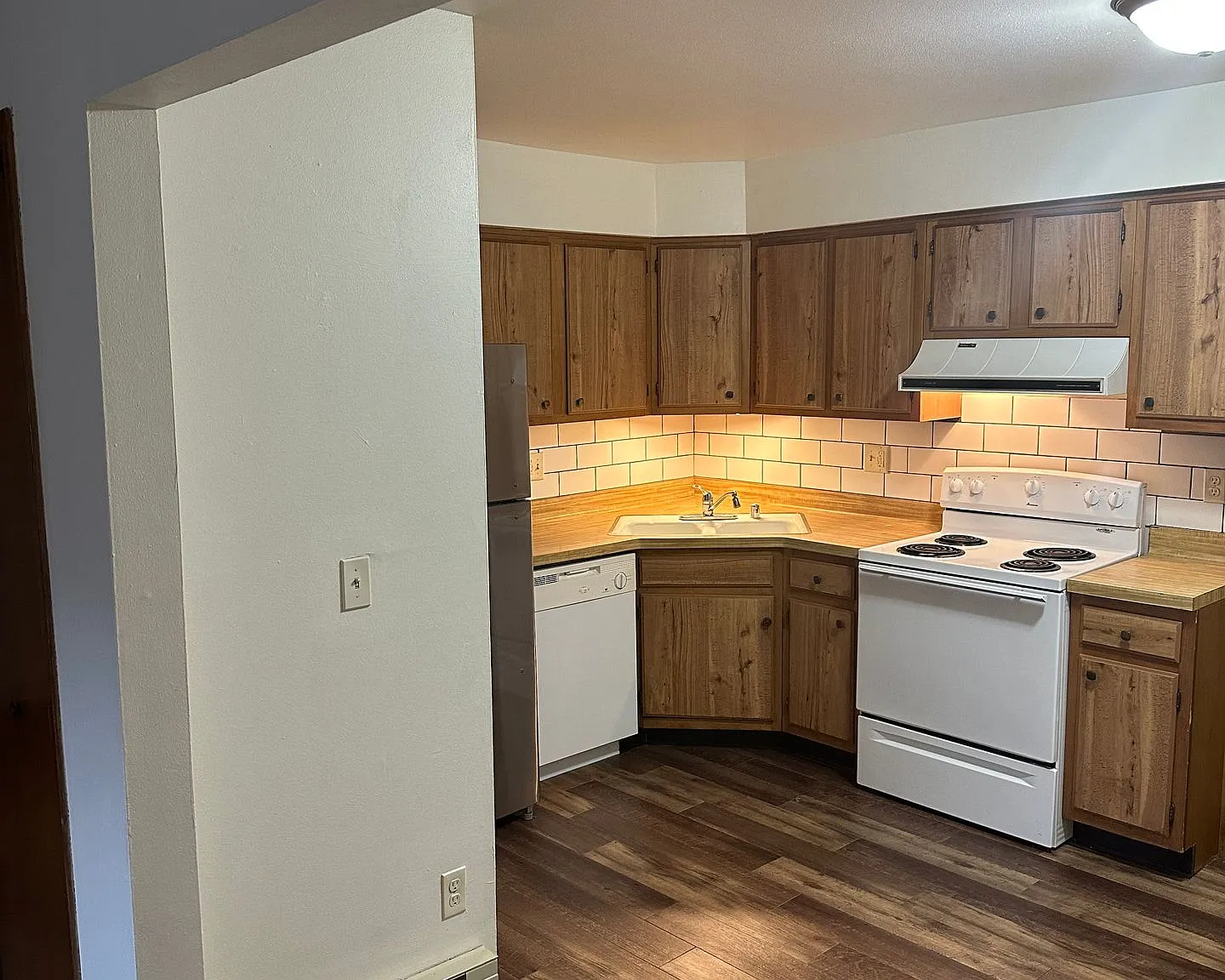 Immaculate Updated 2 Bedroom with 1 Bath — Photo 1