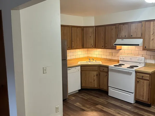Immaculate Updated 2 Bedroom with 1 Bath, 4551 Governors Dr #1, Rockford, IL 61109