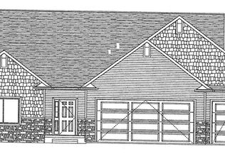 1124 Fountain View Dr, Pella, IA 50219