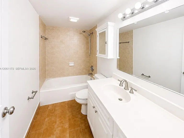 10800 N Kendall Dr #O6 — Photo 8