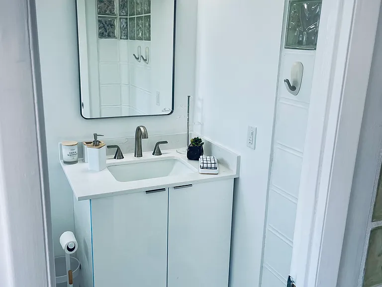 1881 Washington Ave #5G — Photo 8