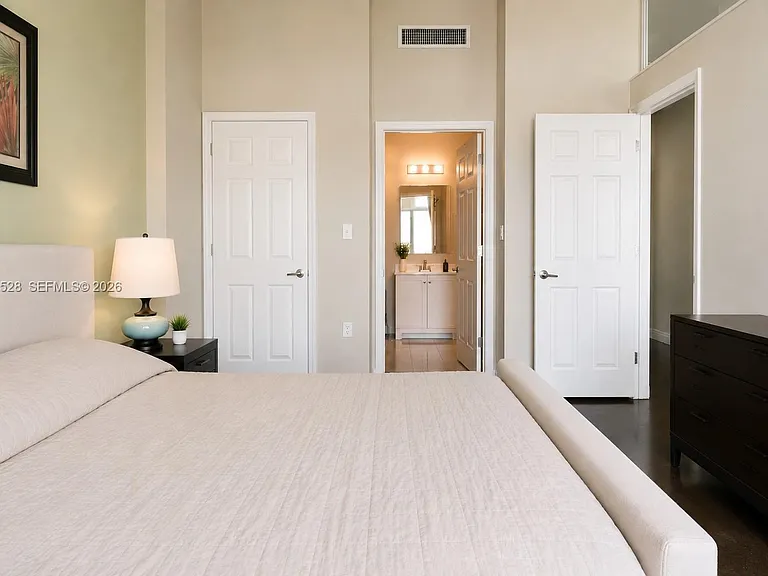 2100 Van Buren St #421 — Photo 9