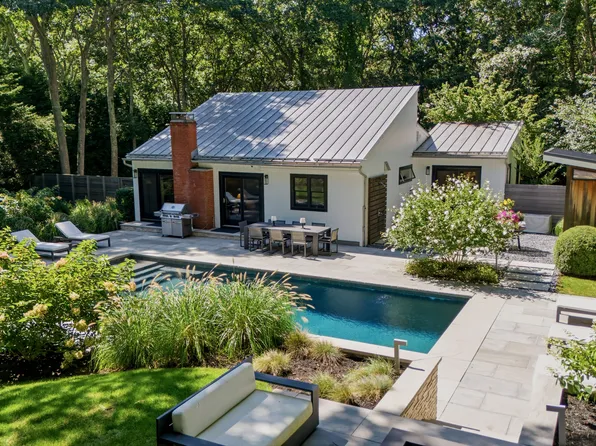 12 Surrey Ct, East Hampton, NY 11937