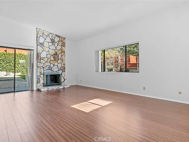 1321 Greenbriar Rd — Photo 4
